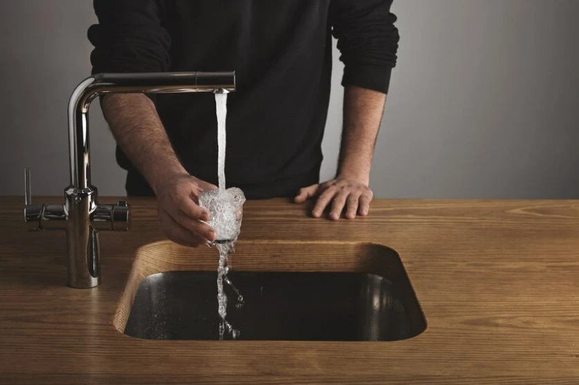 Дали водата од чешма е безбедна за пиење?
