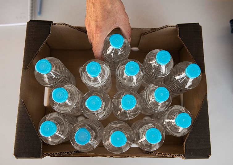 kupuvanje flasirana voda vo plasticni sisinja, dali e podobra opcija?